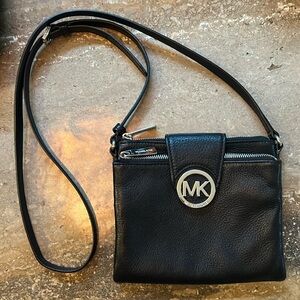 Michael Kors BLACK PEBBLED LEATHER CROSSBODY purse